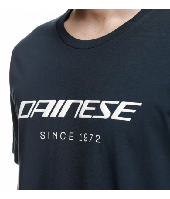 CAMISETA DAINESE ESSENCE CON MARCA MUNDIAL