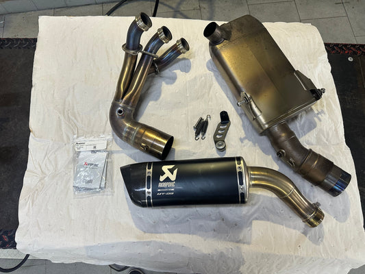 MARMITTA COMPLETA ORIGINALE YAMAHA MT09 AKRAPOVIC EURO 5 + 2024 2025