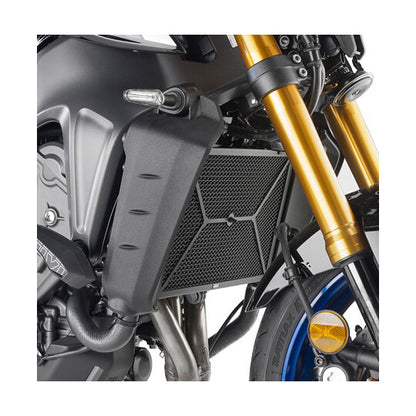 Protezione radiatore nero Givi PR2156 Per YAMAHA MT-09 / MT-09 SP (21 > 23); Tracer 9 / Tracer 9 GT / Tracer 9 GT+ (21 > 24)